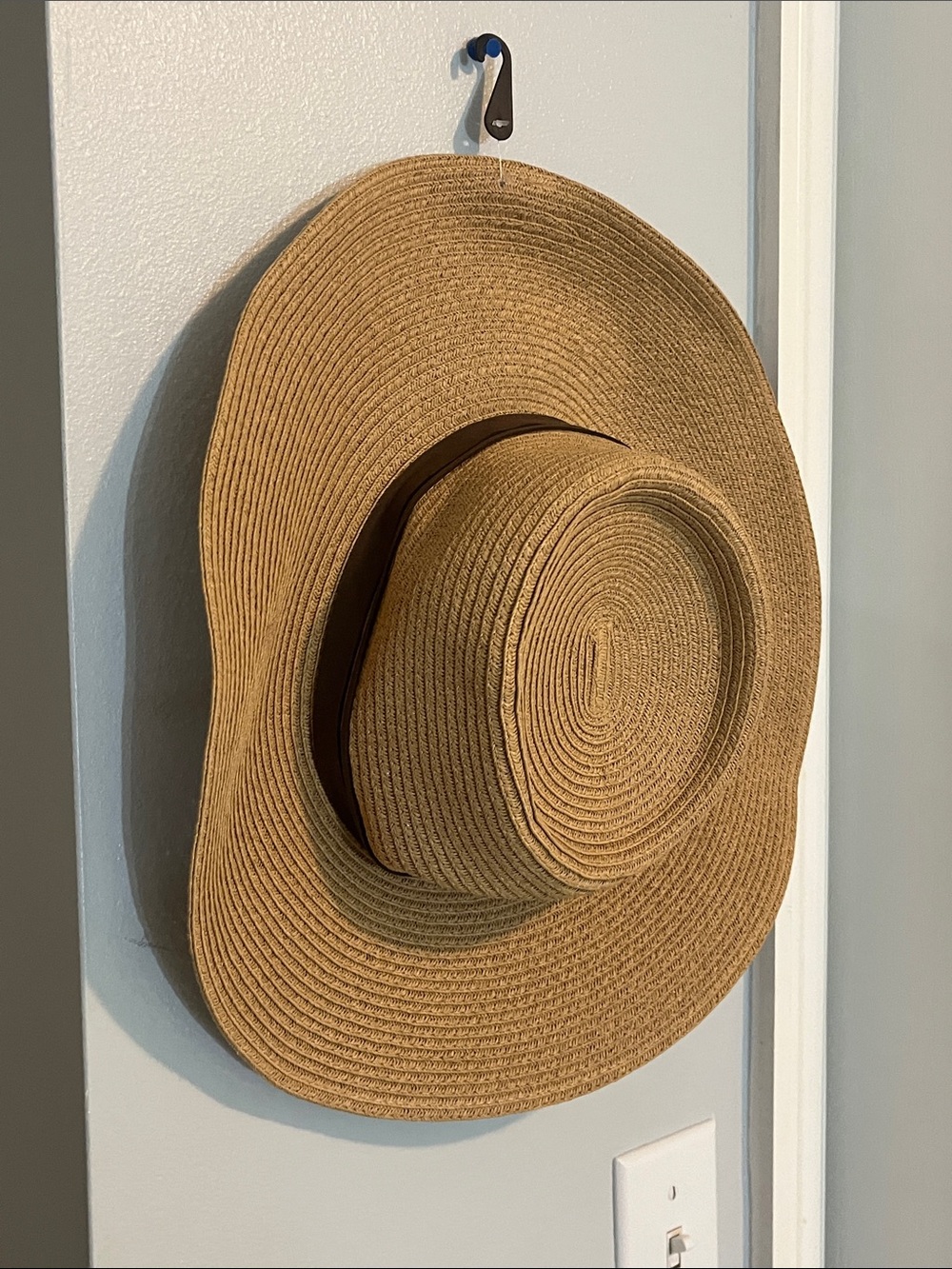 a.n.a. Wide Brim Straw Sun Hat โข NWOT โข Classic Summer Style